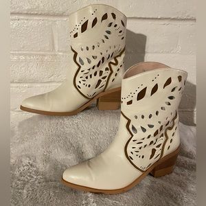 Cream Leather Cut-out Short Western Boots with Suede trim, Size 10